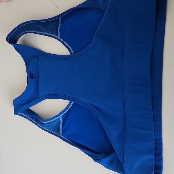 Fabletics $8 - Picture 2 of 3